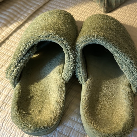Vionic Gemma Mule Slippers. Color Green. Size: 8. - Picture 4 of 6